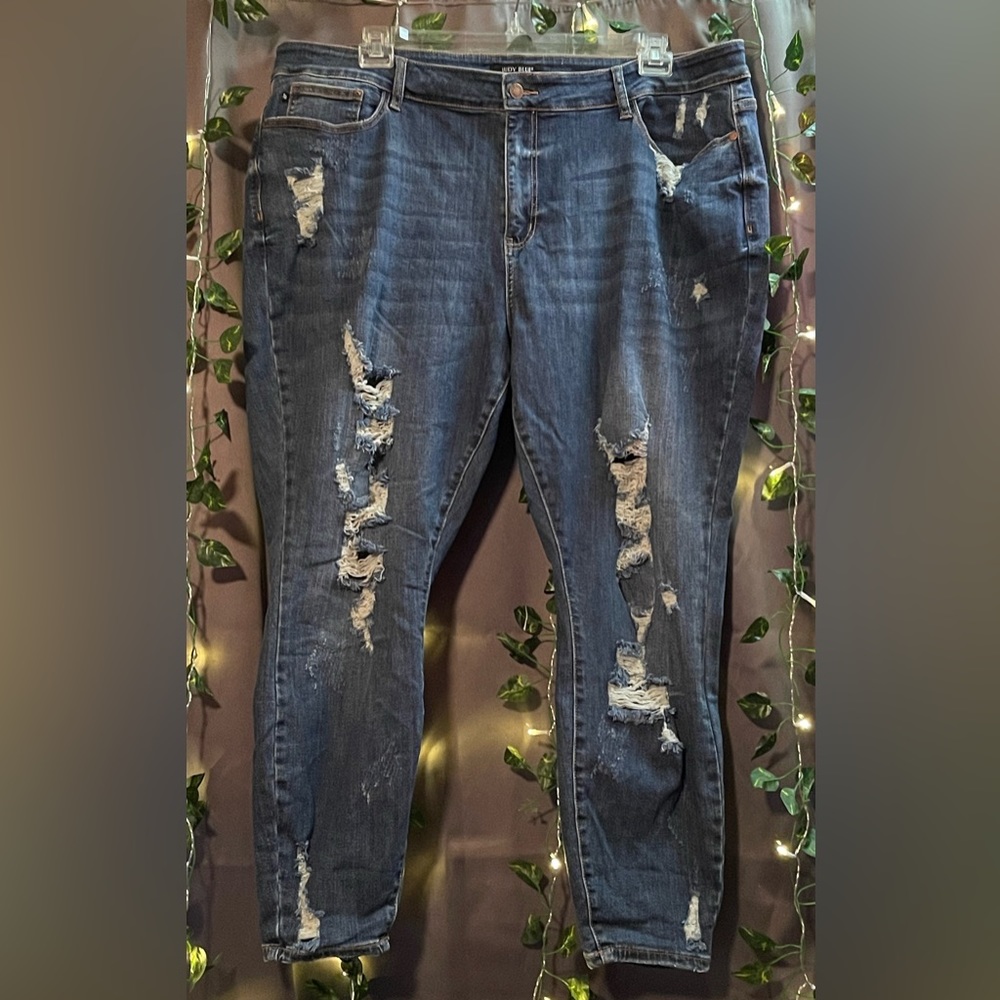 Judy Blue || Distressed Skinny Fit